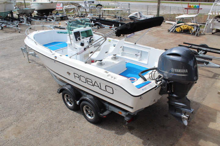 Robalo R2020 Center Console