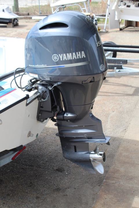 Robalo R2020 Center Console