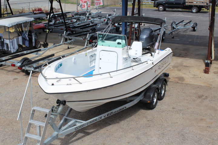 Robalo R2020 Center Console