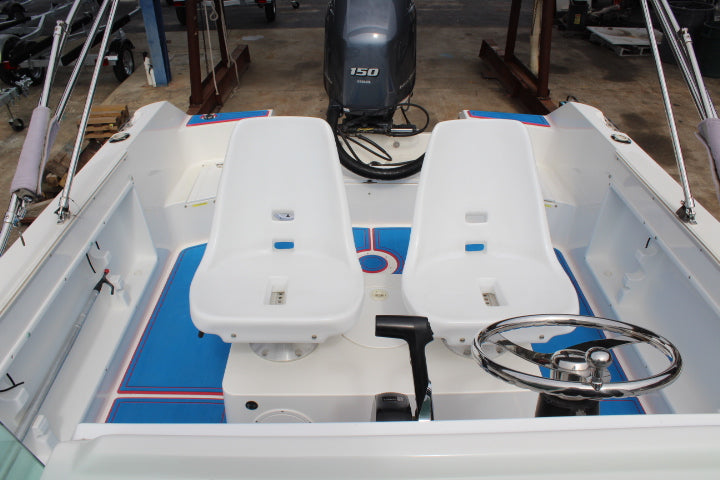 Robalo R2020 Center Console